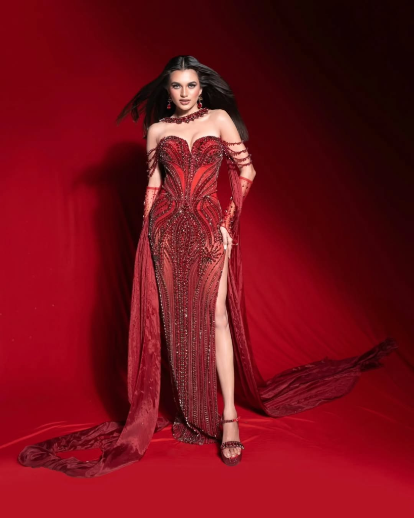 Editorial look red dress 2